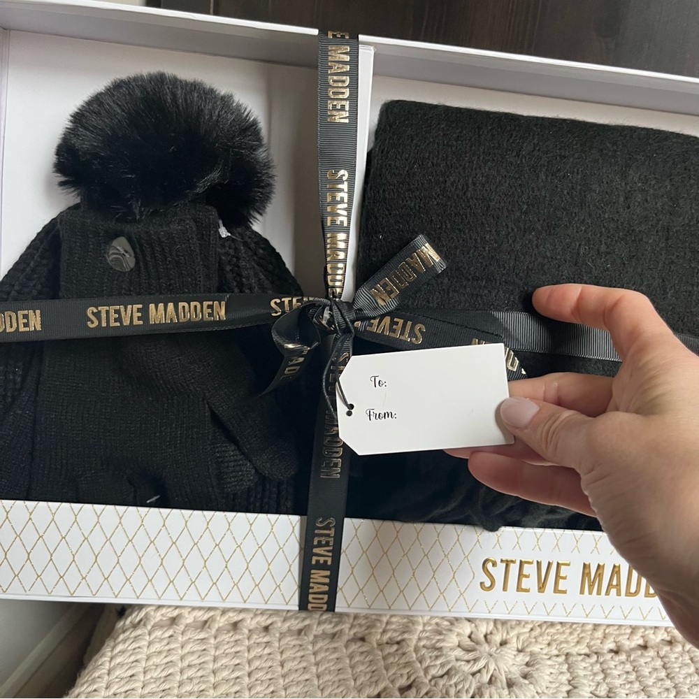 Steve Madden Black Hat, Gloves and Scarf Gift Set. New in Box - Picture 3 of 6